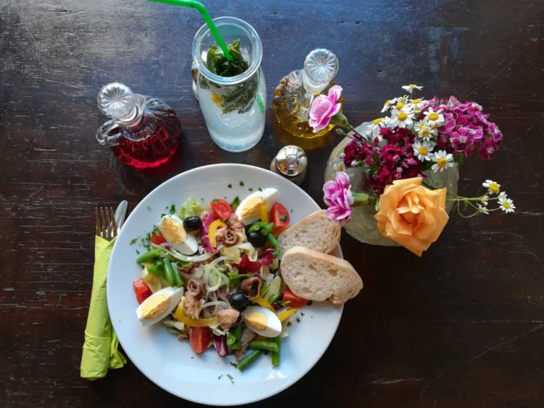 Salad with flowers