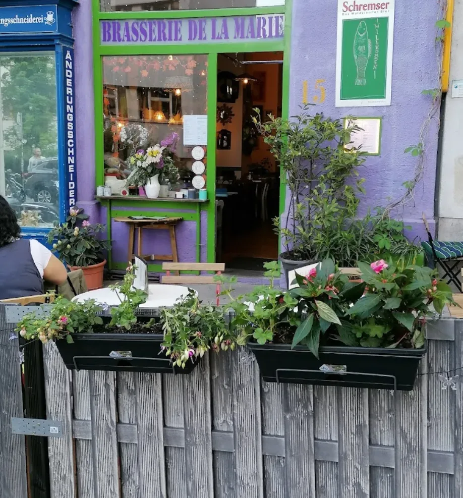 Lilac façade and entrance of Brasserie de la Marie on Amerlingstraße
